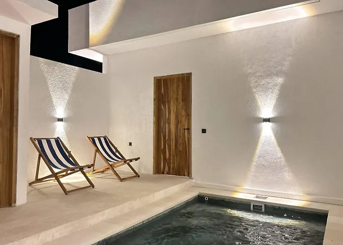 Tara - 2br Pool, Gym & Ice Bath 別荘 ウルワツ
